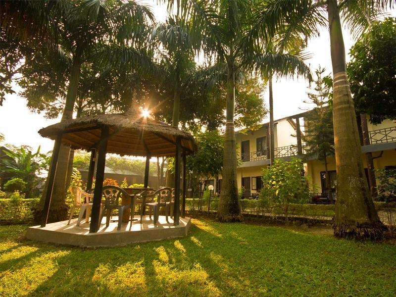 Chitwan Adventure Resort Sauraha Exterior photo