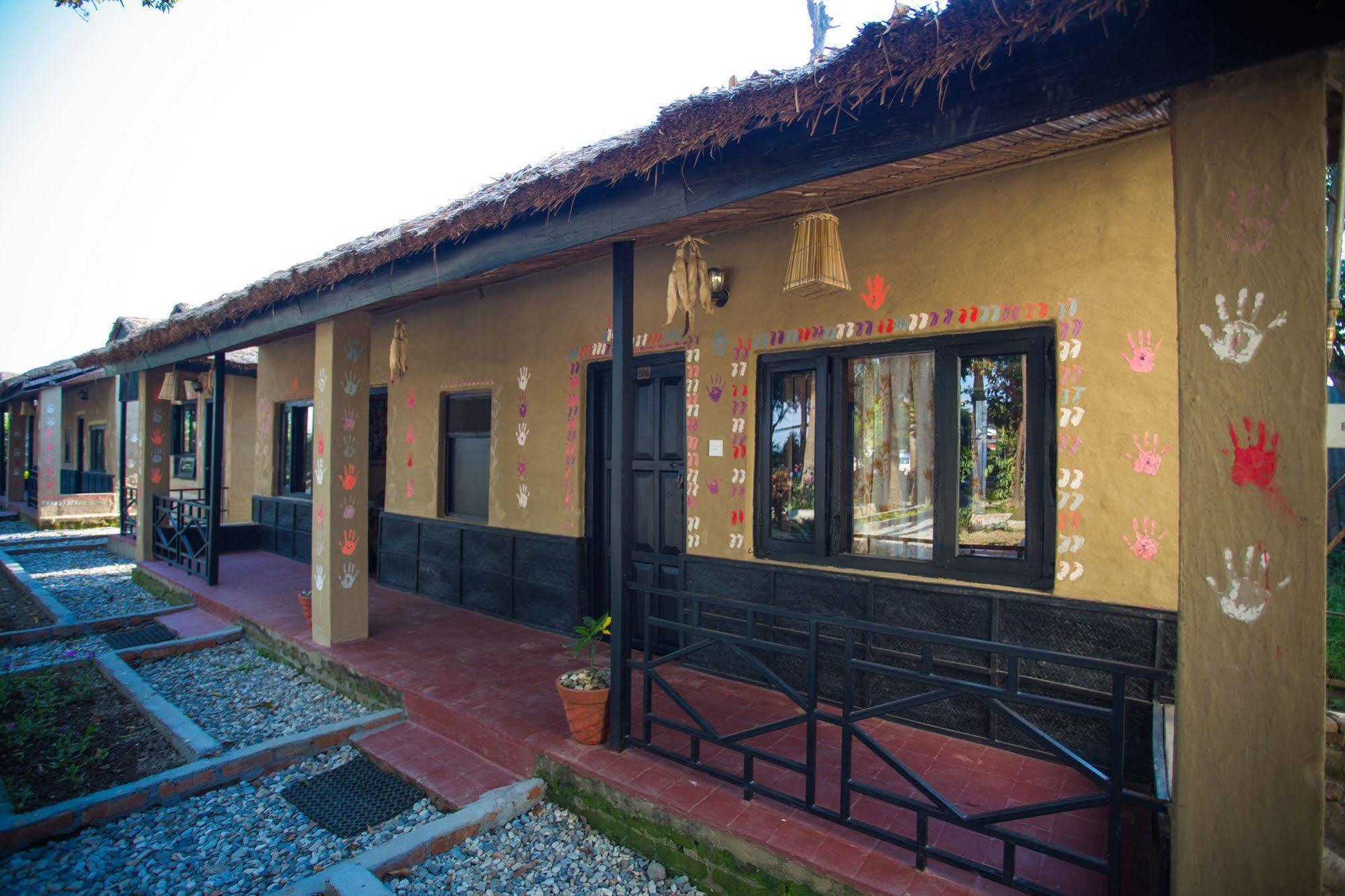 Chitwan Adventure Resort Sauraha Exterior photo