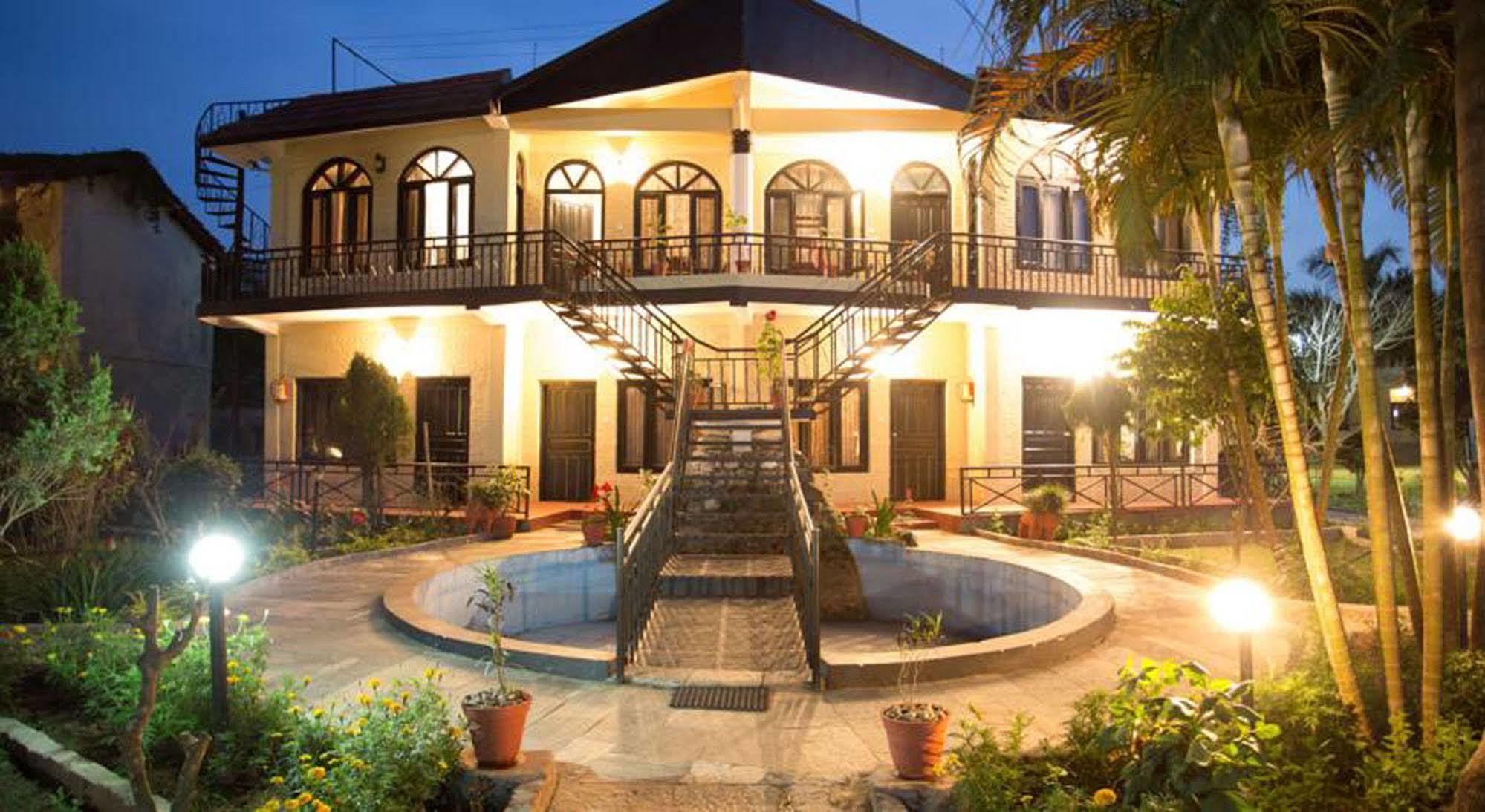 Chitwan Adventure Resort Sauraha Exterior photo